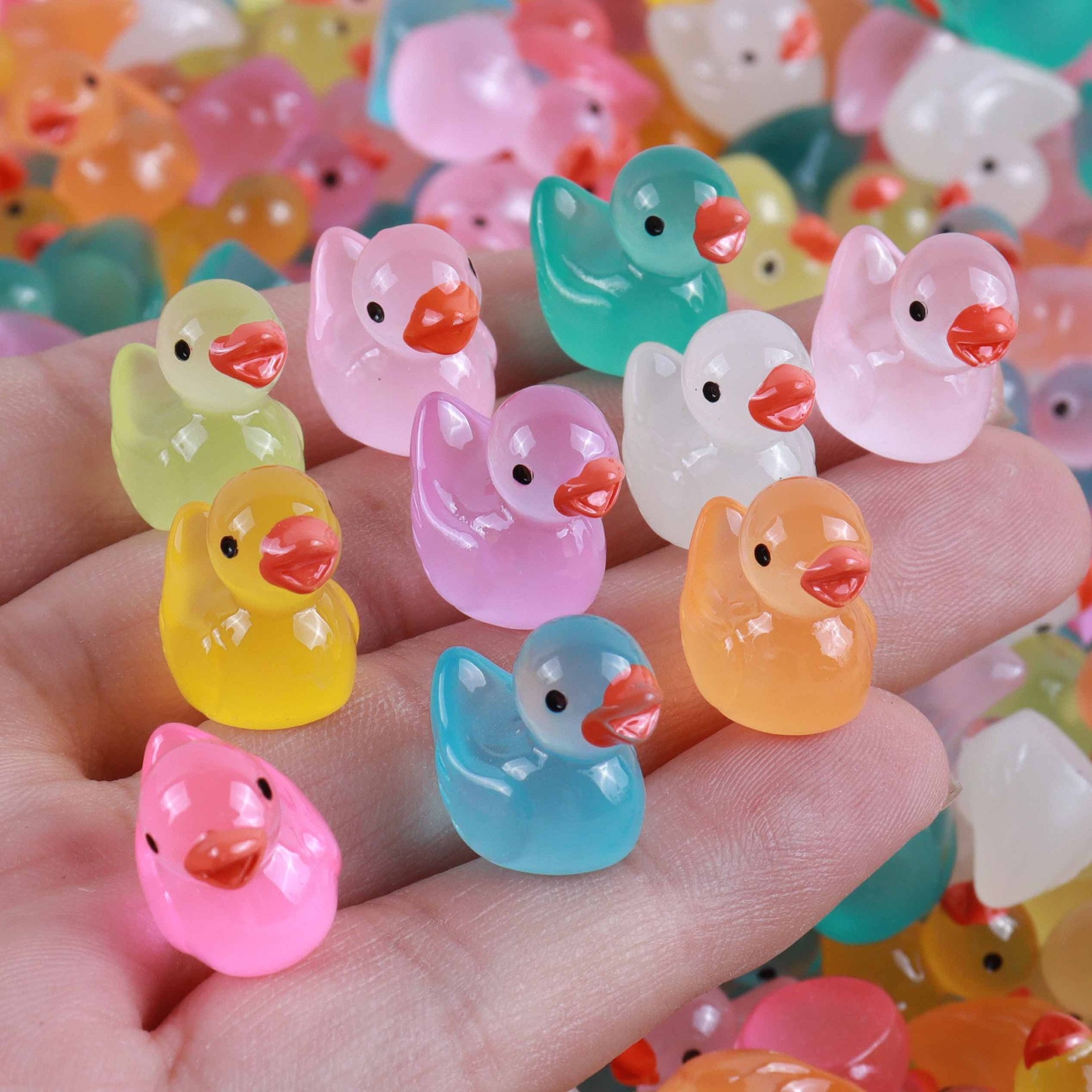 Resin luminous cartoon three-dimensional cute cartoon duck DIY car ornament keychain micro landscape hair clip decoration