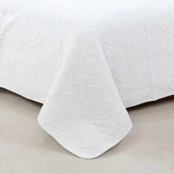 Solid White Chic Brocade Matelassé Medallion Floral Cotton Reversible Quilt Bedding Set