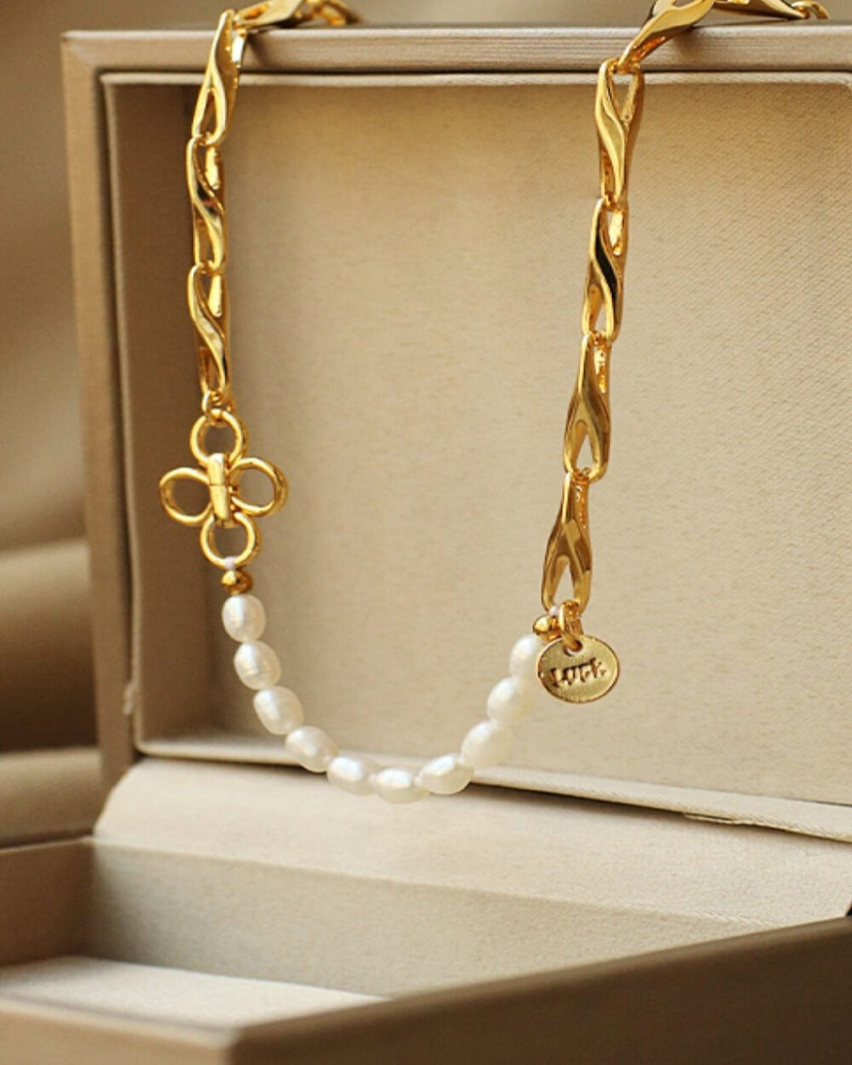 Best Trending Trendy Pearl Chain Necklace Jewelry Gift on Sale for Women, Lady, Mother, Wife
