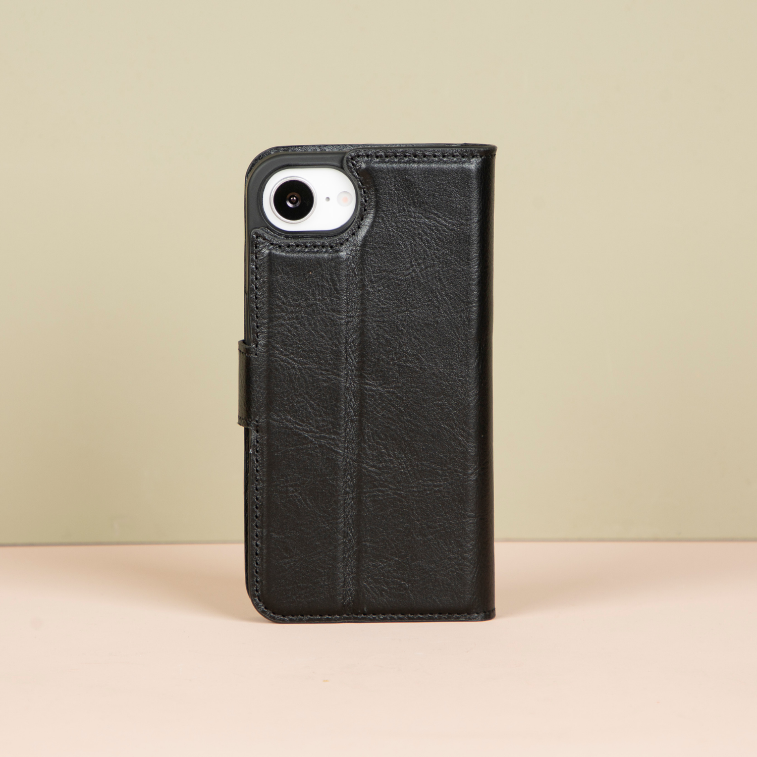 iPhone 16e Leather Wallet Case - Black - Brooklyn
