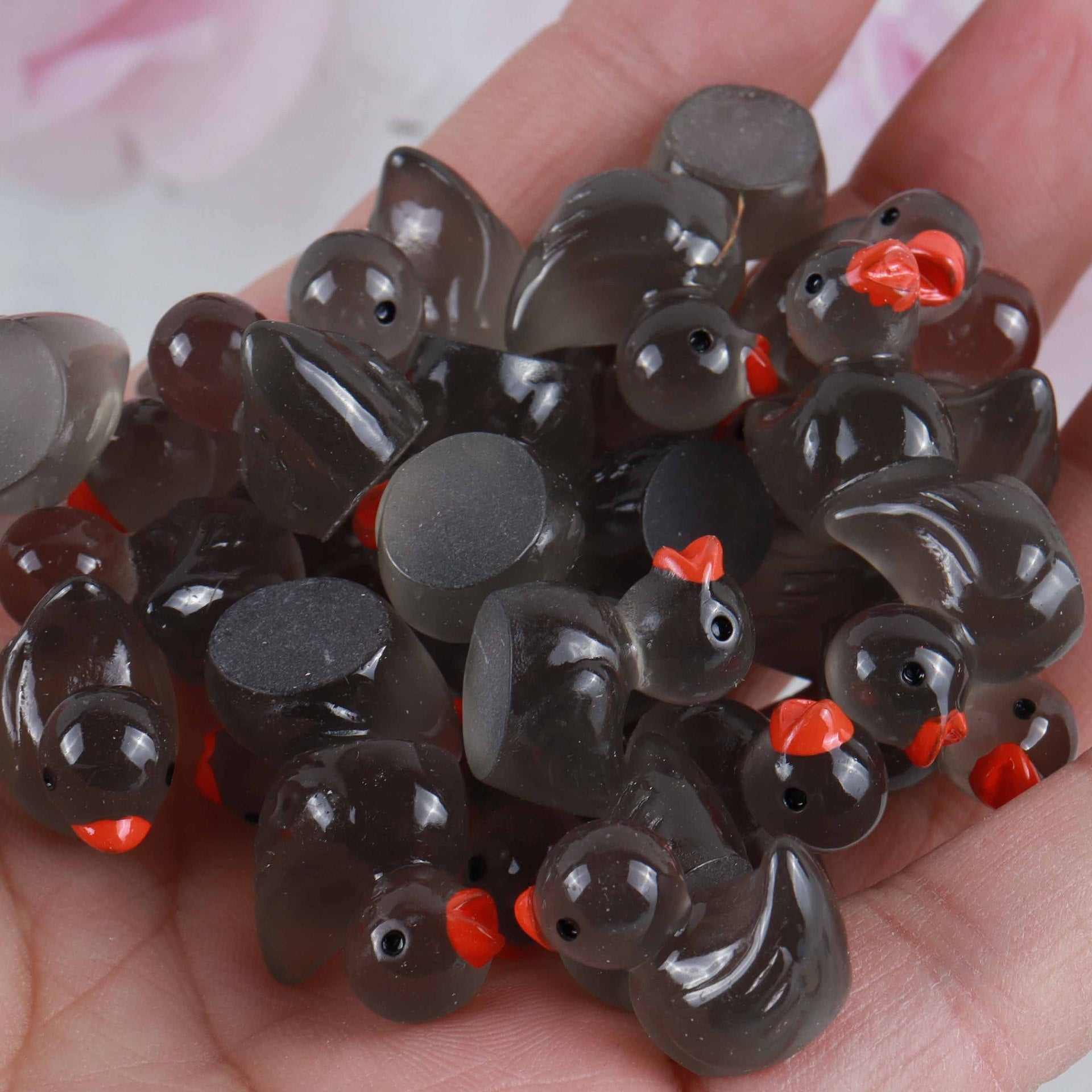 Resin luminous cartoon three-dimensional cute cartoon duck DIY car ornament keychain micro landscape hair clip decoration
