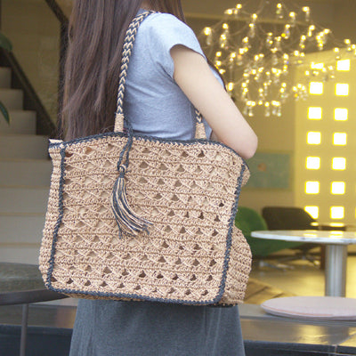 Square tassel single shoulder grass woven bag small fresh hollow handmade grass woven bag women's beach bag
