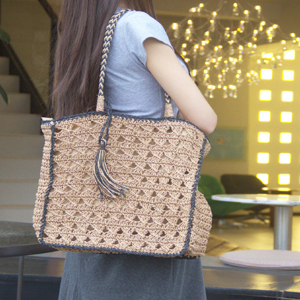 Square tassel single shoulder grass woven bag small fresh hollow handmade grass woven bag women's beach bag