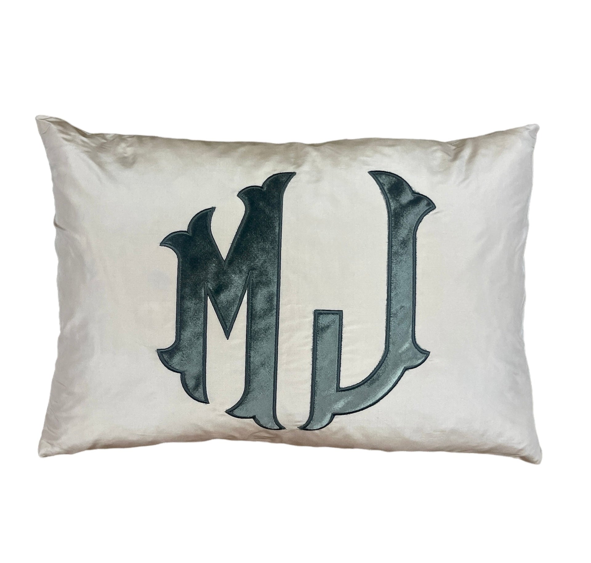 Knightsbridge Pillow Appliqué
