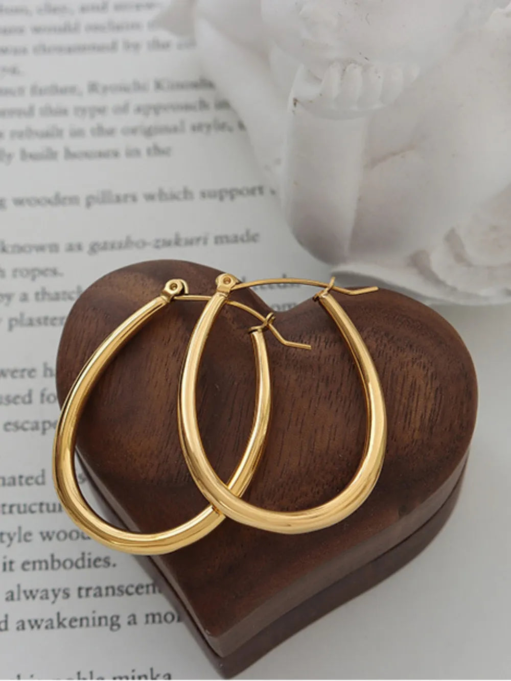 Elegant and niche design versatile ear buckles and accessories