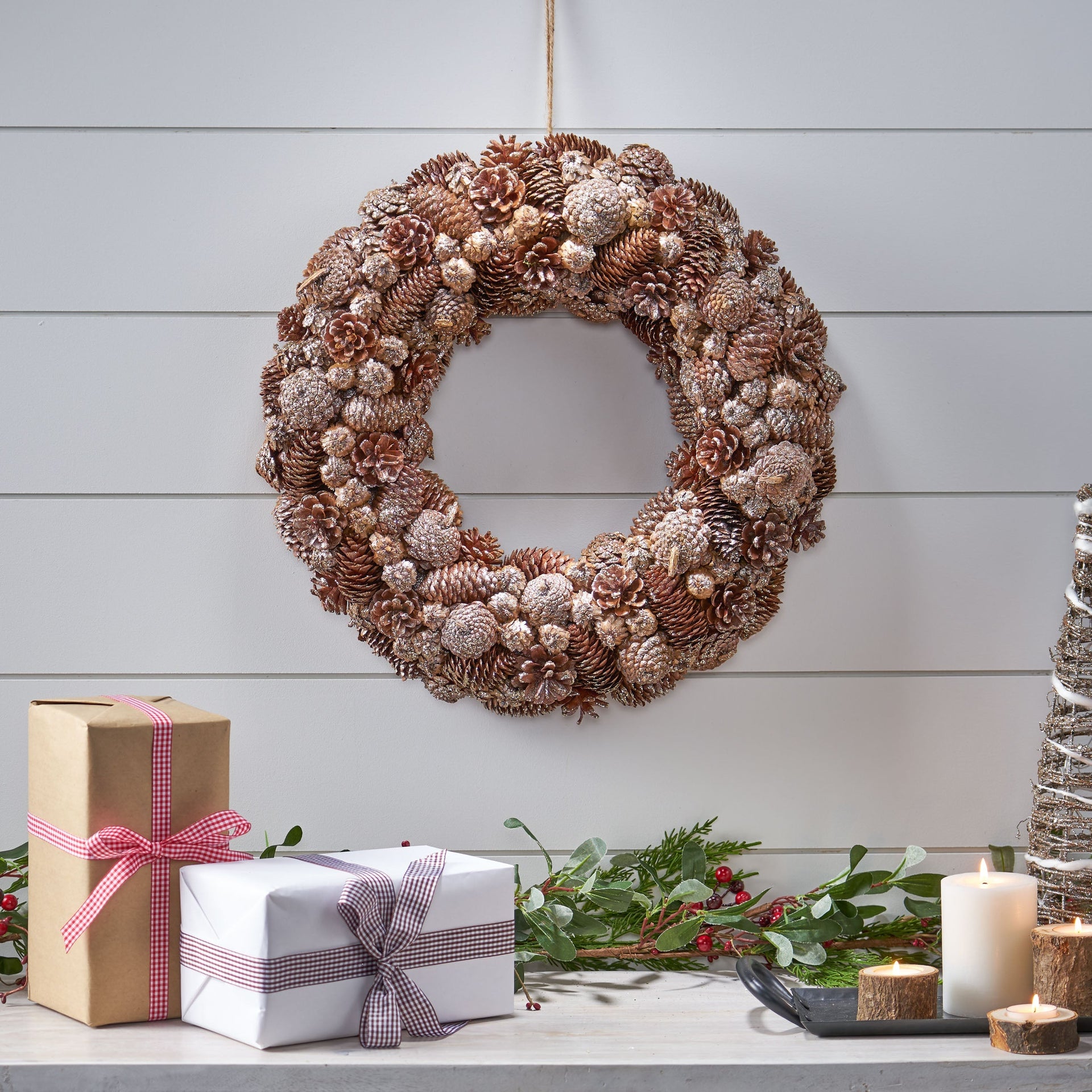 18.5'' PINE CONE WREATH V.I.P Digital Presence