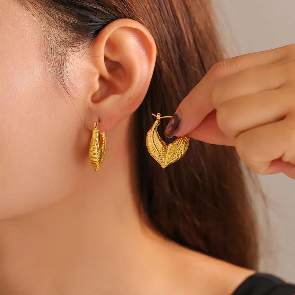 Leaf patchwork heart-shaped earrings with a niche design and titanium steel earrings