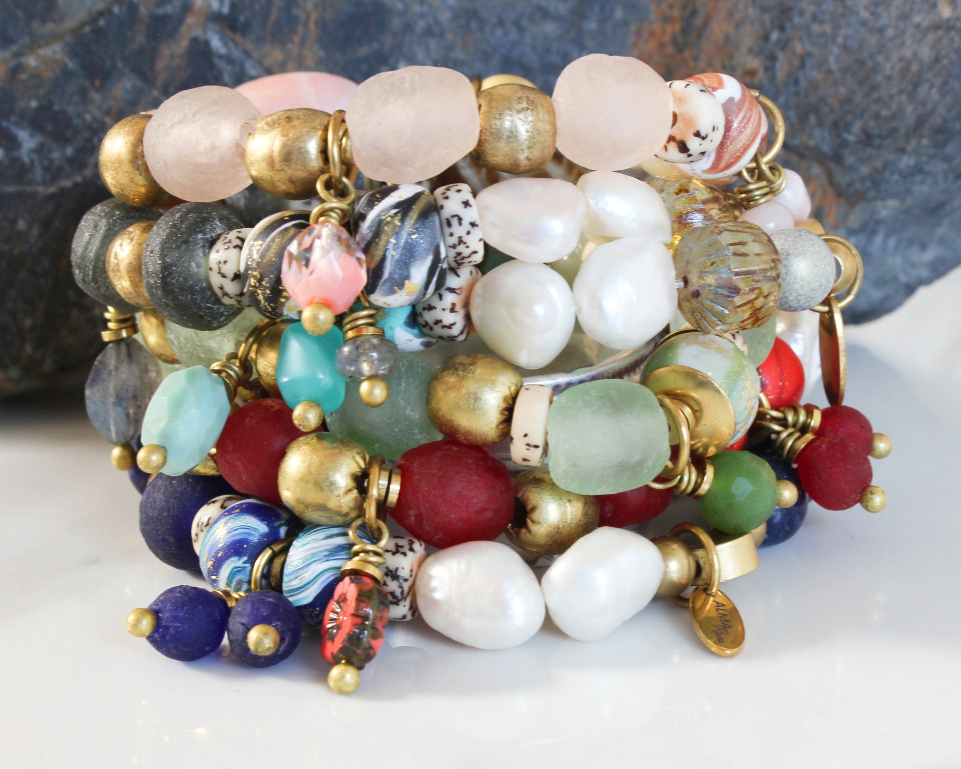 BOHO STRETCH BRACELET WITH RECYCLED GLASS BEADS - GREEN