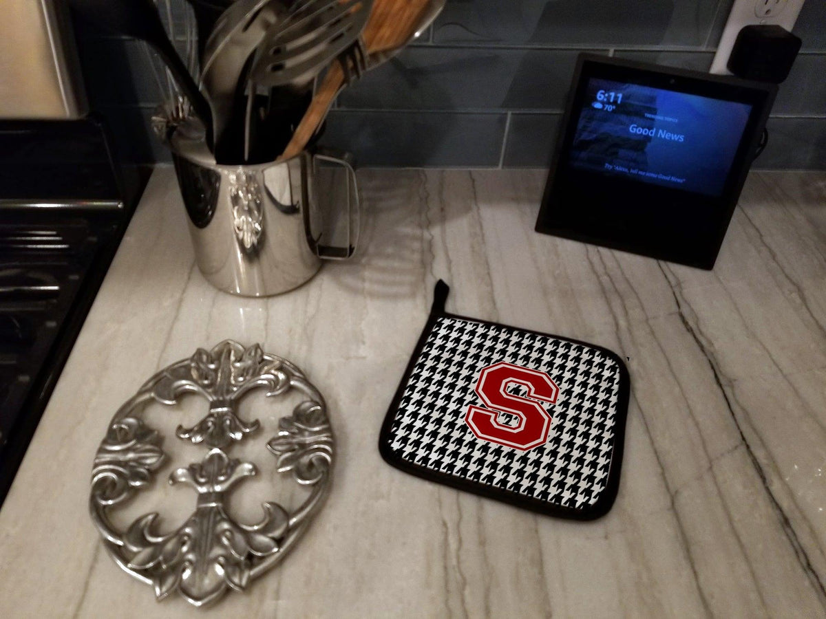 Letter S Monogram - Houndstooth Black Pot Holder Set of 2 Heat Resistant Quilted Hot Pads 7.5 x 7.5 Inch, Insulated Kitchen Trivets for Cooking & Baking