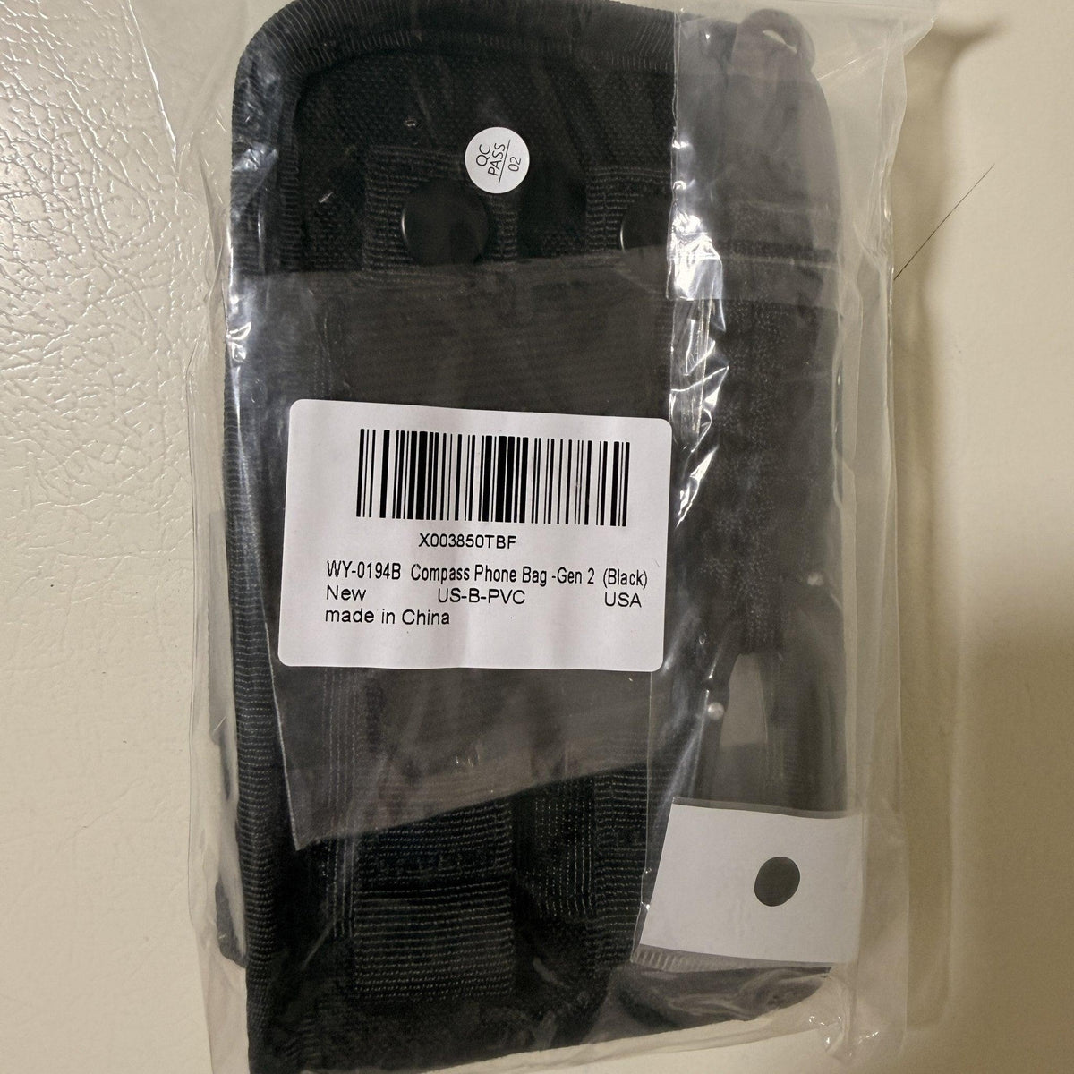 Tactical MOLLE Phone Pouch for 4.7 to 6.7 in Phones, Compass Buckle, Black, with Flag Patch and Keychain