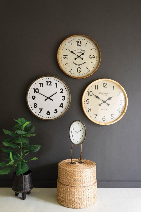 TABLE CLOCK WITH DUCK FEET