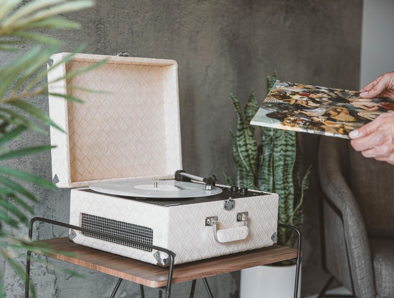 Anthology Portable Turntable - Light Tan