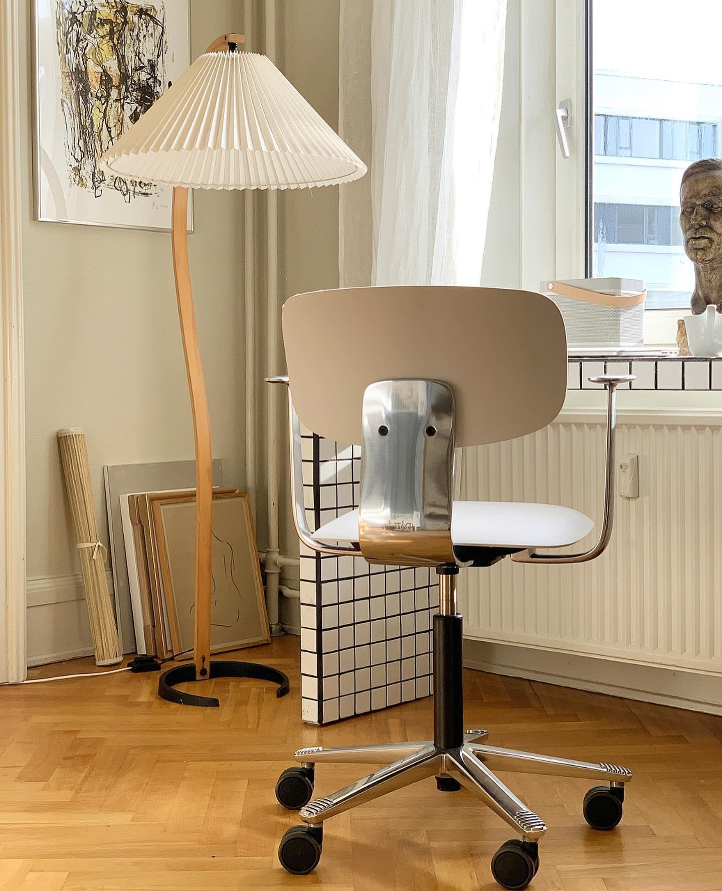 Caprani Floor Lamp 28.4
