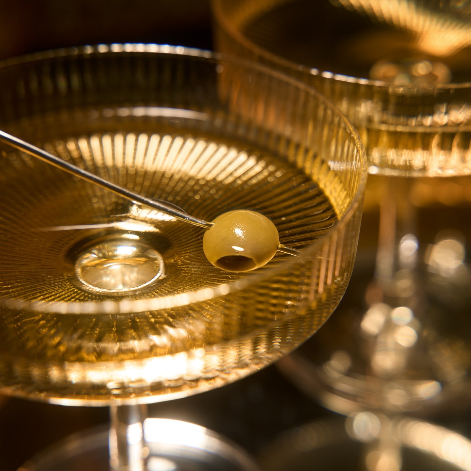 Ribbed Coupe Cocktail Glasses 8 oz | Set of 4 | Classic Manhattan Glasses For Cocktails, Champagne Coupe, Ripple Coupe Glasses, Art Deco Gatsby Vintage, Crystal with Stems (Clear)