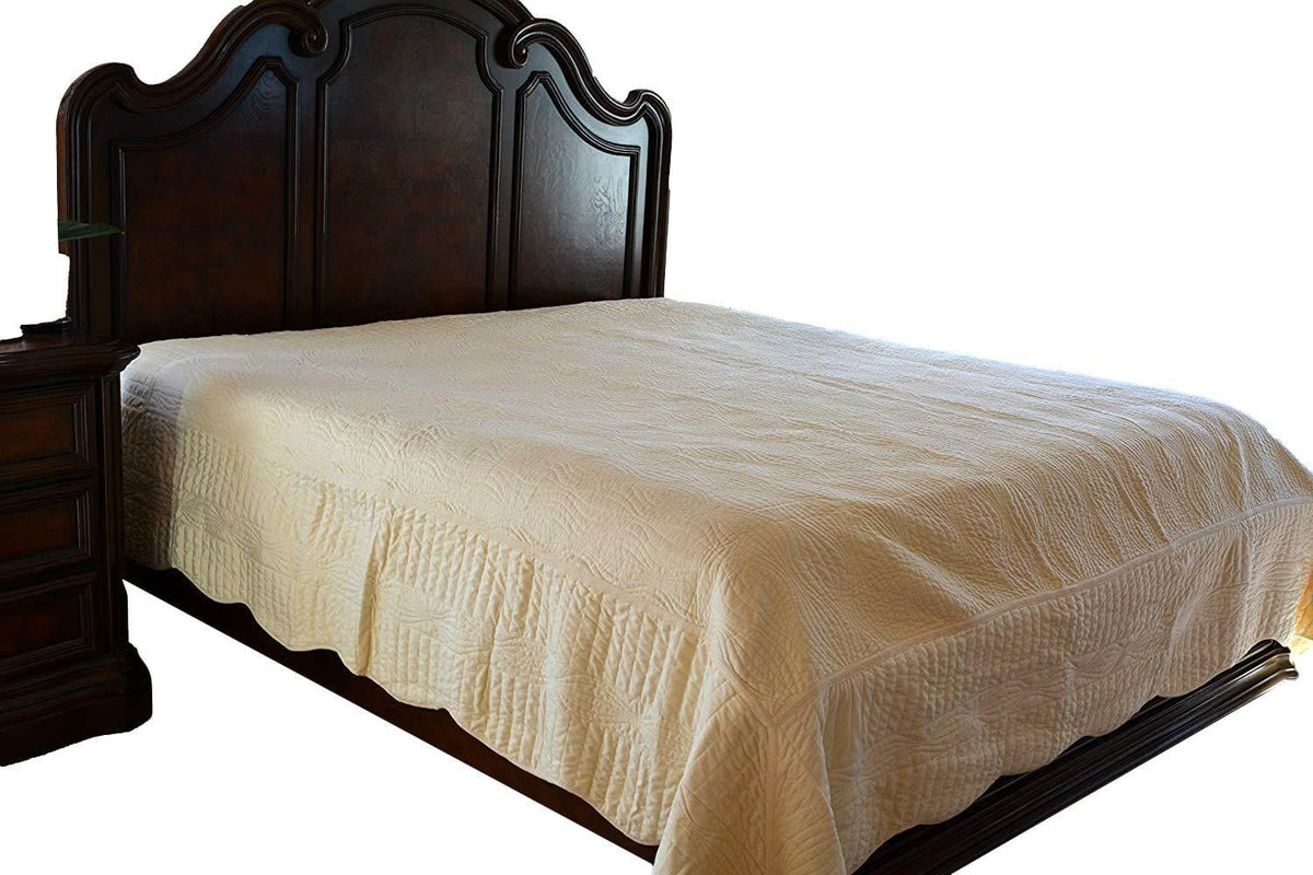 Tache Super Soft Cream Scalloped Coral Reef Quilted Fleece Bedspread Set (DXJ109013-3)