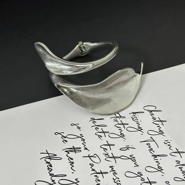 Metal leaf shaped flower bracelet bracelet