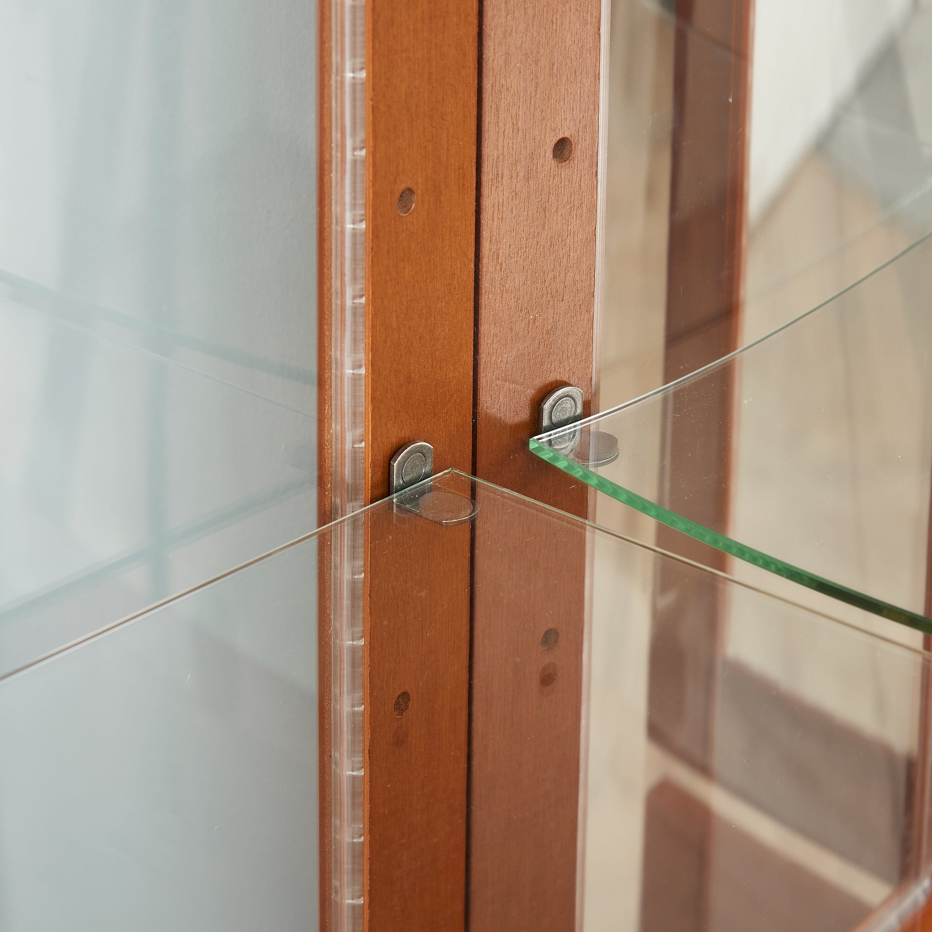 Lighting Curio Diapali cabinet with adjustable shelves, mirror back panel, tempered glass door (without light bulb), walnut wood