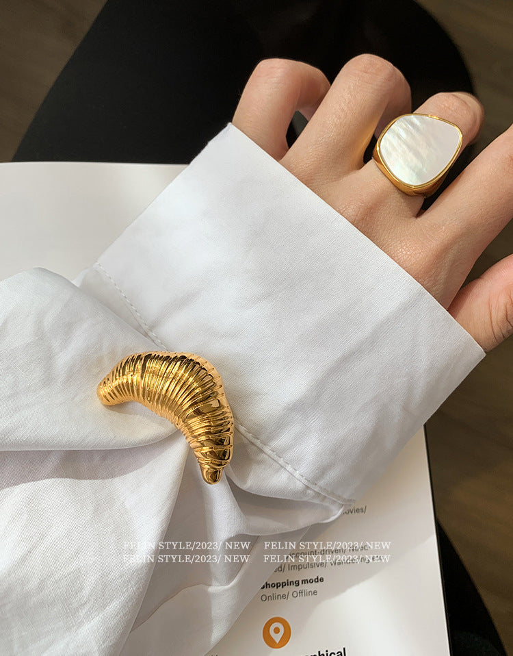 Croissant corsage brooch high-end female design niche silver croissant internet celebrity couple badge