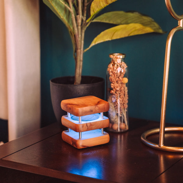 Mini Square Mid-Century Design Natural Friendship Lamp – Compact Retro Wi-Fi Touch Lamp for Connection