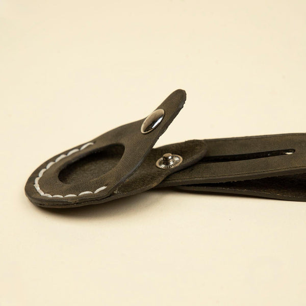 Handcrafted Leather AirTag Keychain – Sleek and Secure - Green - Warren