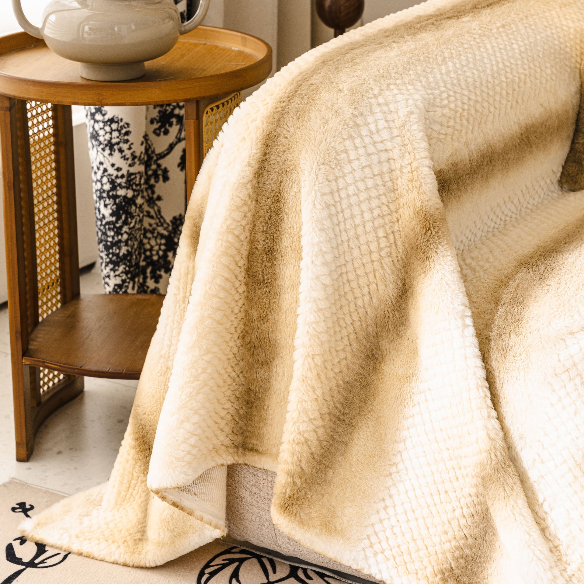 Faux Fur Sofa Cover Washable Furniture Protector for Sectional Warm & Fuzzy Slipcover