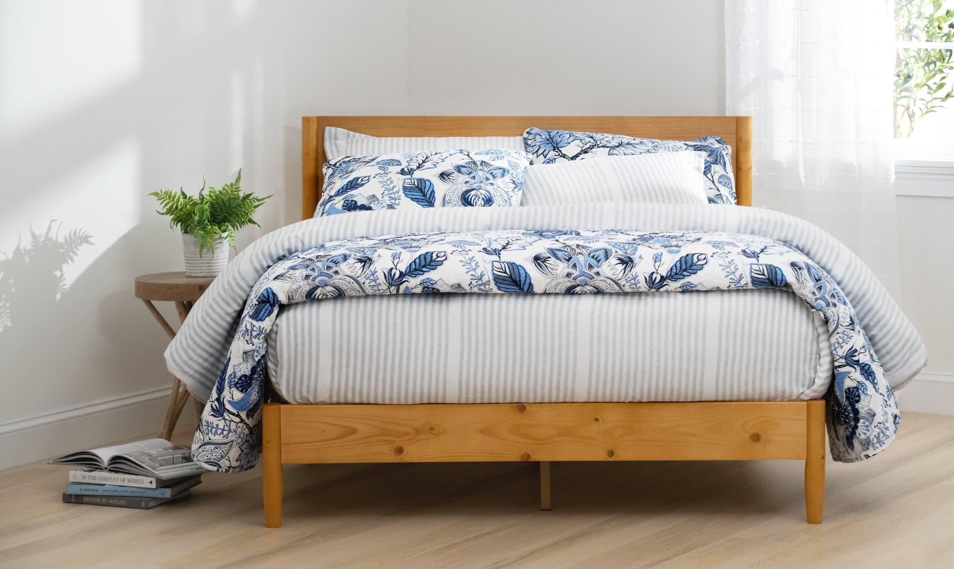 Cynthia Jacobean 3 Piece Quilt Set