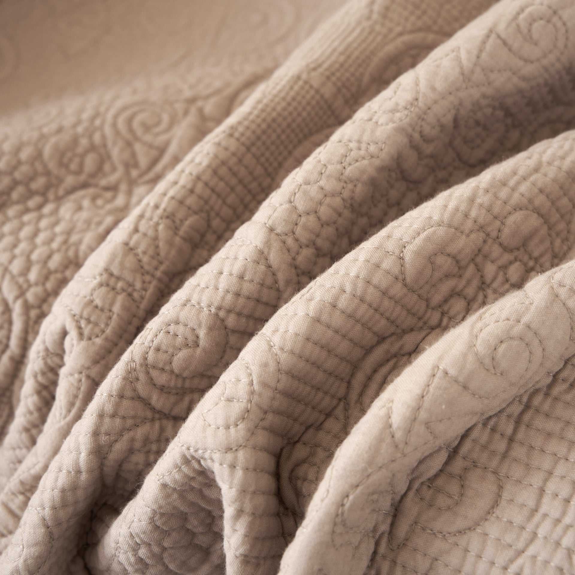 DaDa Bedding Elegant Fringed Cotton Quilted Throw Blanket - Luxurious Solid Soft Paisley Pattern, Cozy Lightweight Lap Throw, Perfect for Couch or Bed, Neutral Sandy Taupe Tan Beige, 50x60 Inches