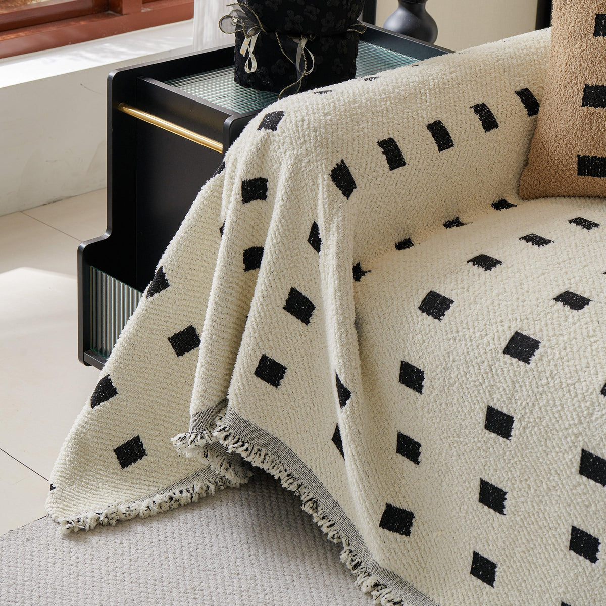 Sofa Throw Blanket with Woven Geometric Pattern & Tassels, Soft & Thick Couch Cover