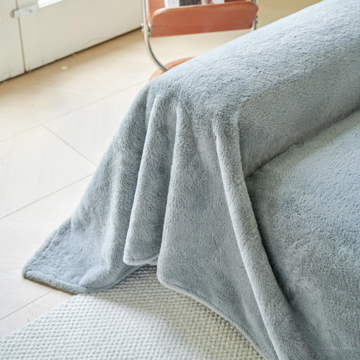 Faux Fur Smooth Plush Comfy Couch Covers, Soft Thicked Durable Blankets and Throws for Sofas