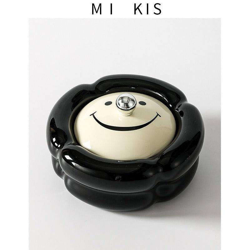 Light luxury and high-end feeling, home living room, anti fly ash with lid, office, high-end and atmospheric level, ceramic creative ashtray