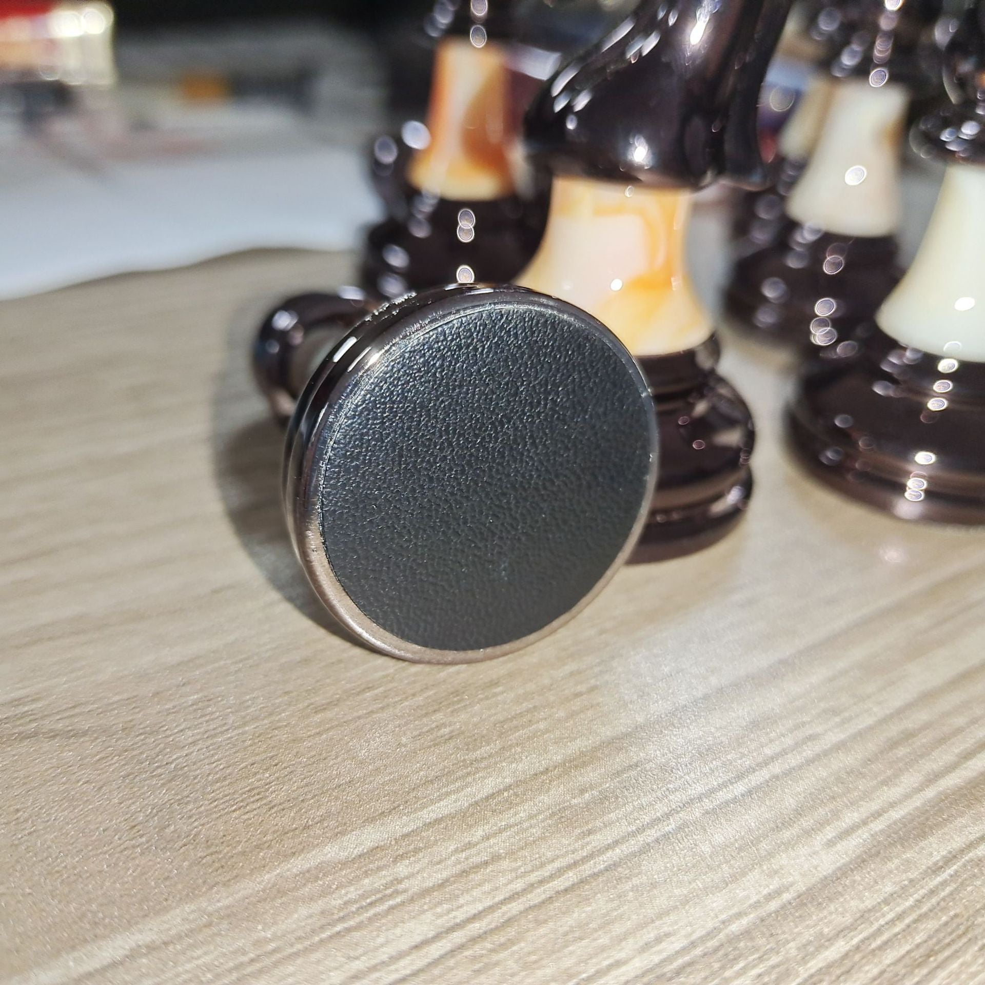 Chess pieces wooden chessboard pieces wooden chess pieces backboard chess pieces