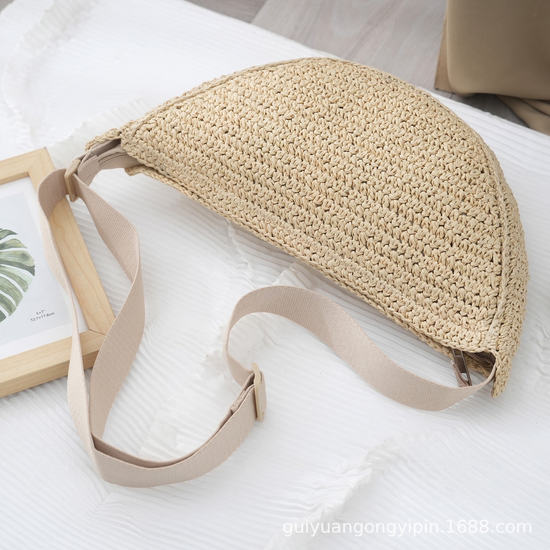 Sports Crossbody Bag Handmade Woven Dumpling Bag Breathable Semicircle Bag Versatile Rattan Bag Summer Beach Bag for Women Luxury