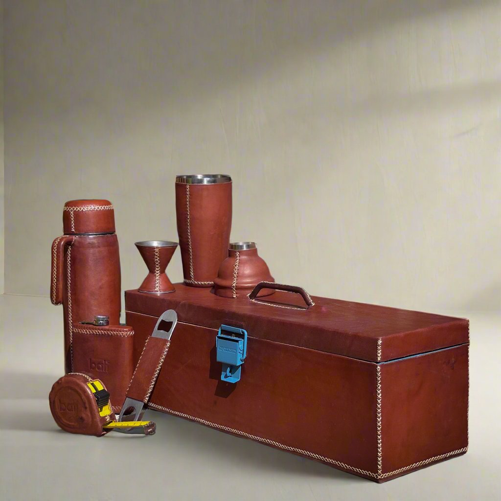 Los Hombres | Tool Box