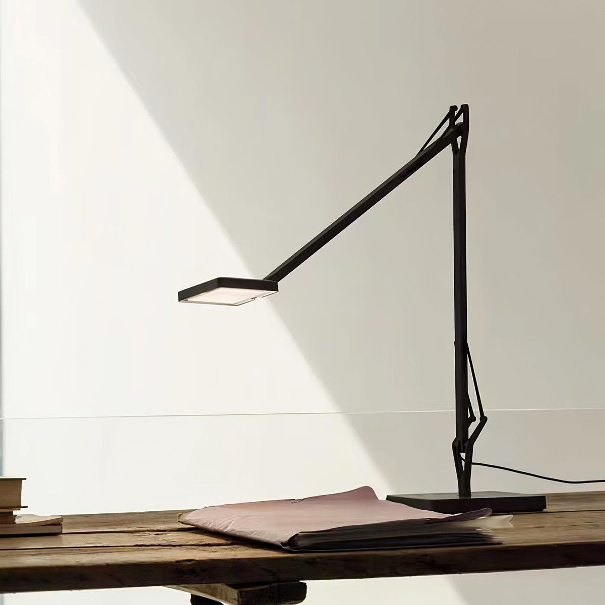 Edge Table Lamp 22.8
