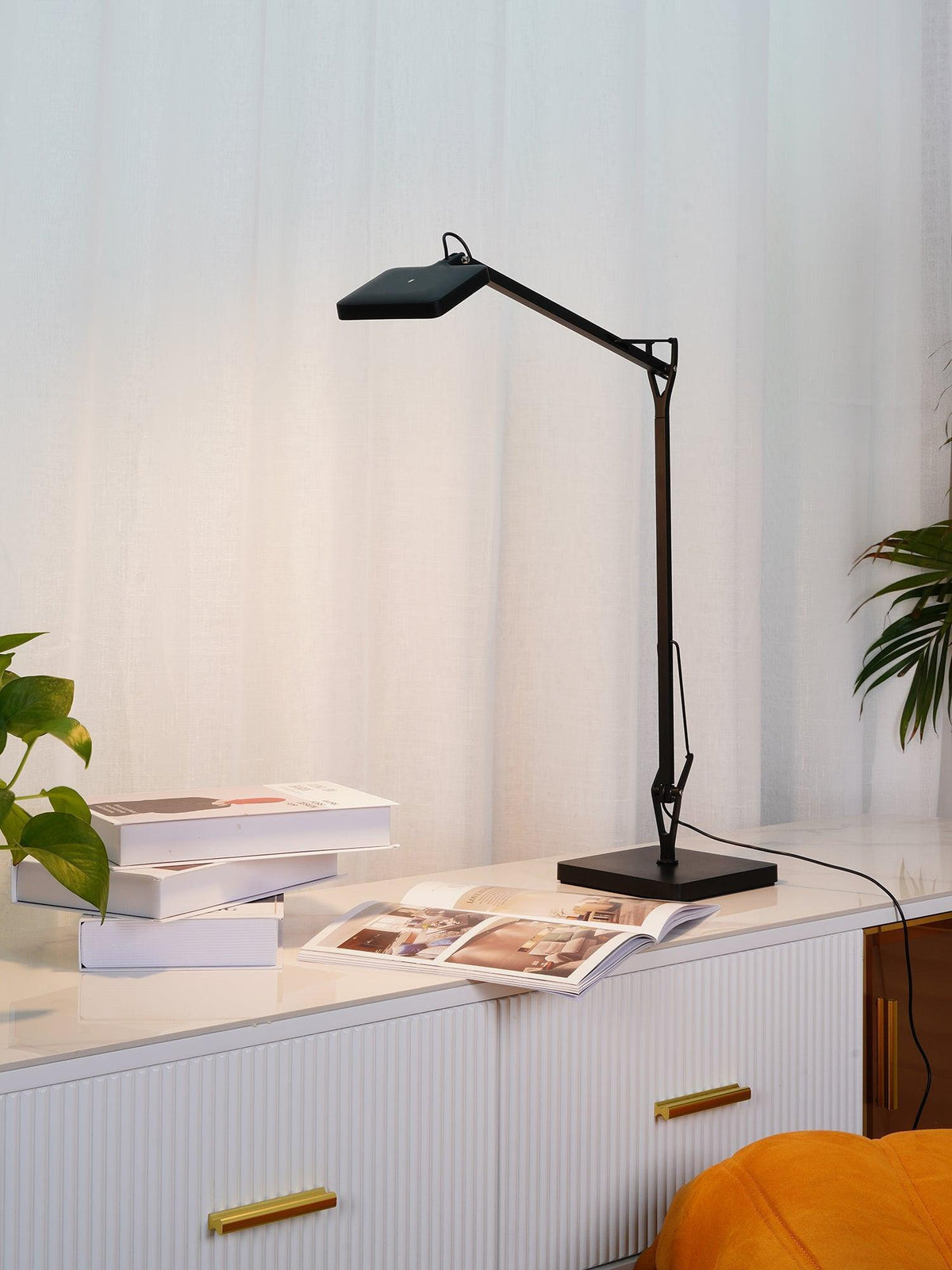 Edge Table Lamp 22.8