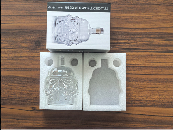 High borosilicate heat-resistant and cold resistant glass wine bottle Star Wars White Soldier glass wine bottle creative decanter liquor dispenser