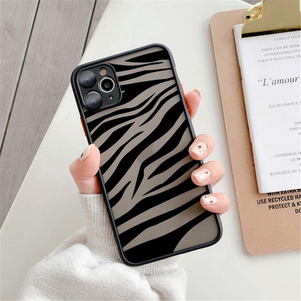 Fashion Leopard Pattern Case For iPhone 13 14 Pro MaxXS Max XR X Shockproof Cover Clear Bumper Women Girl Phone Case Cover with Black Leopard Print Designed for iPhone