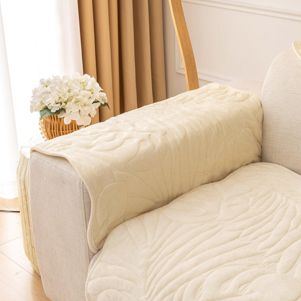 Soft Velvet Plush Non-Slip Sofa Cover Quilted Palm Leaves Sofa Seat Pad for Kids and Pets