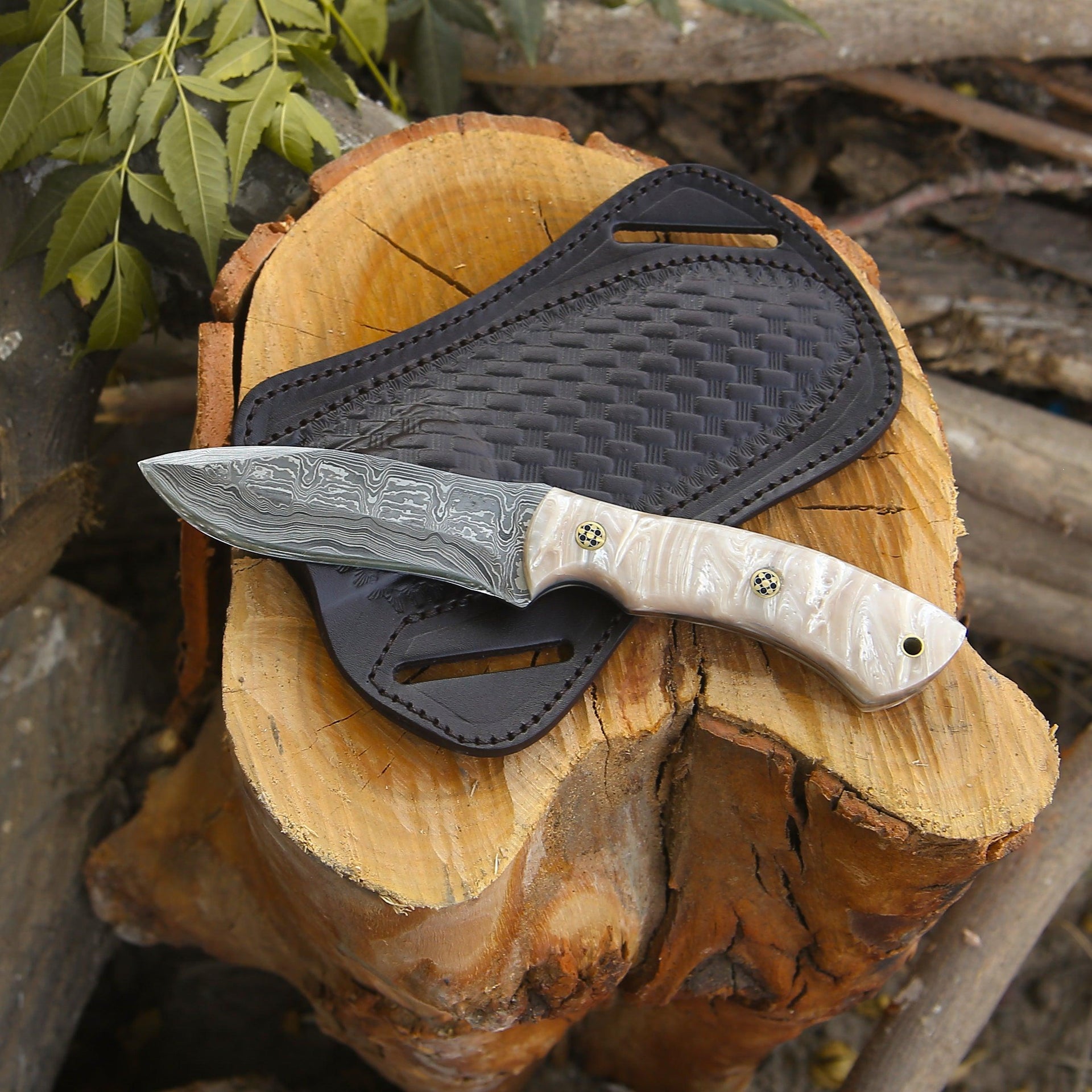 Breeze Hunting Knife with Mother of Pearl Resin Handle