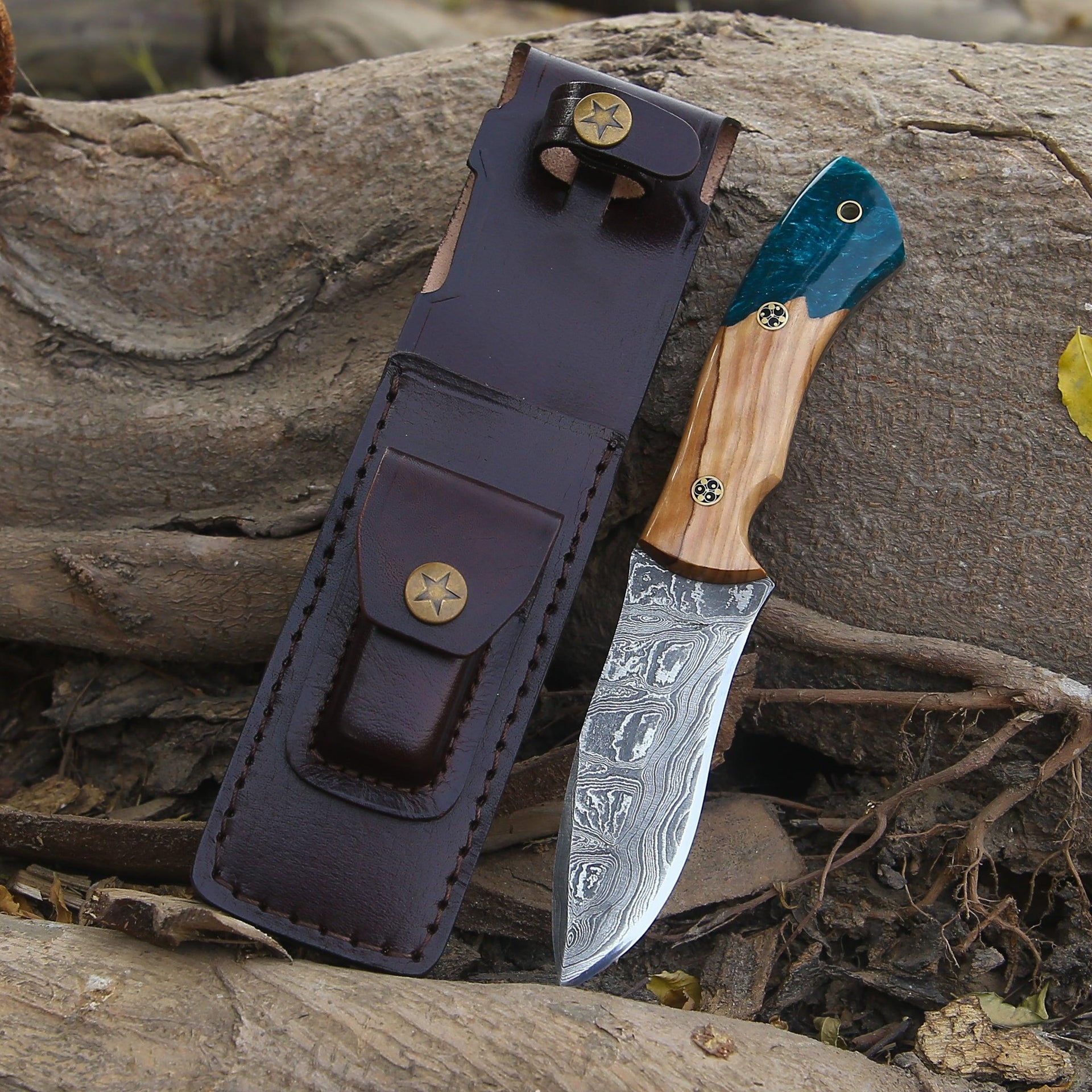 Breeze Hunting Knife with Exotic Olive Wood & Resin Handle