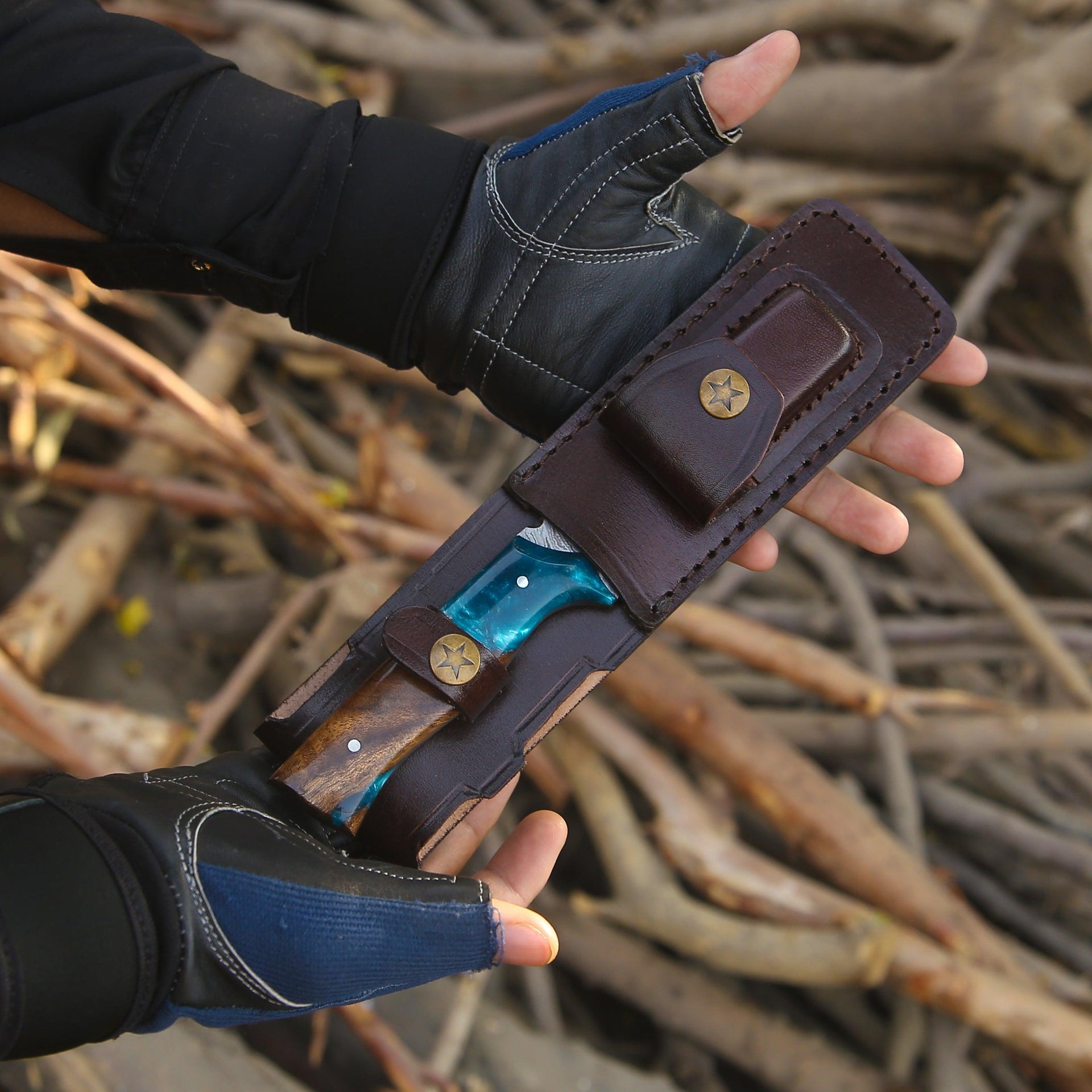 Zephyr Hunting Knife with Exotic Rose Wood & Resin Handle