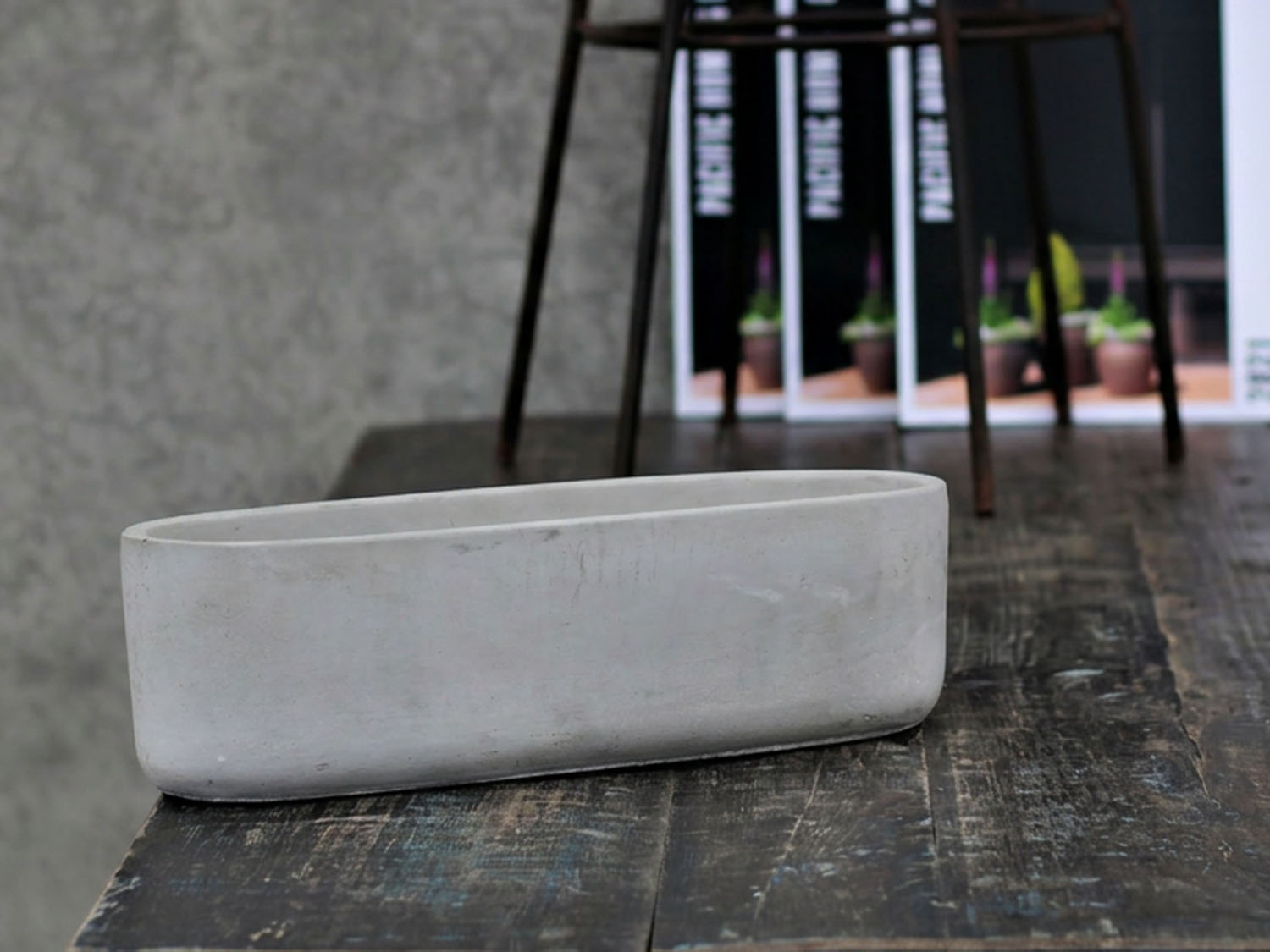 Low Oval Concrete Planter By Plantatorem