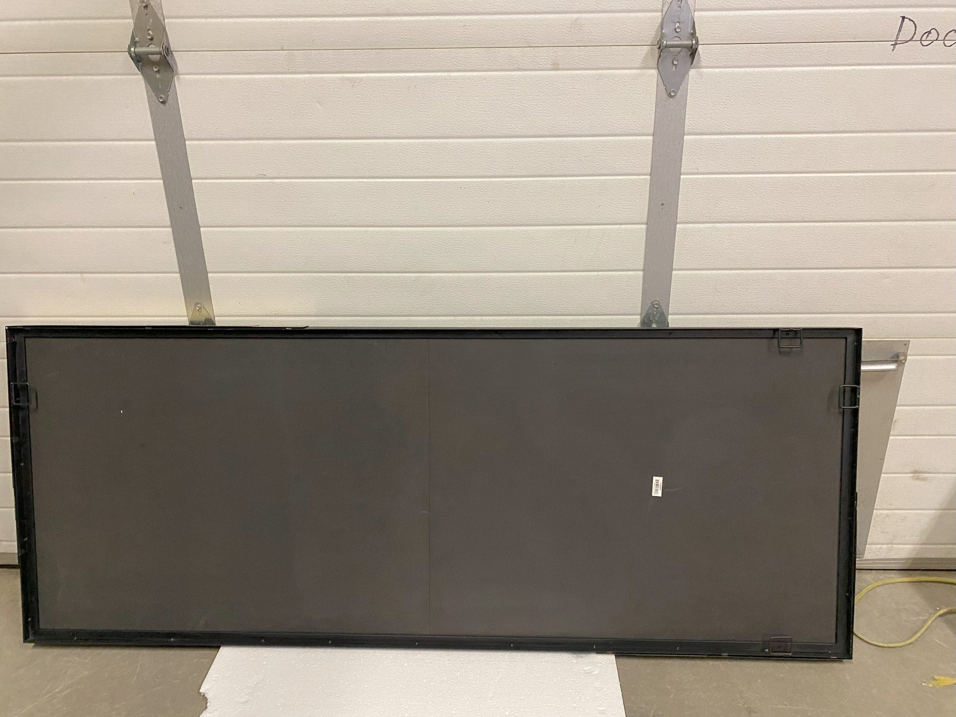 Contour Reflections: Dual-Tone Metal Frame Floor and Wall Mirror