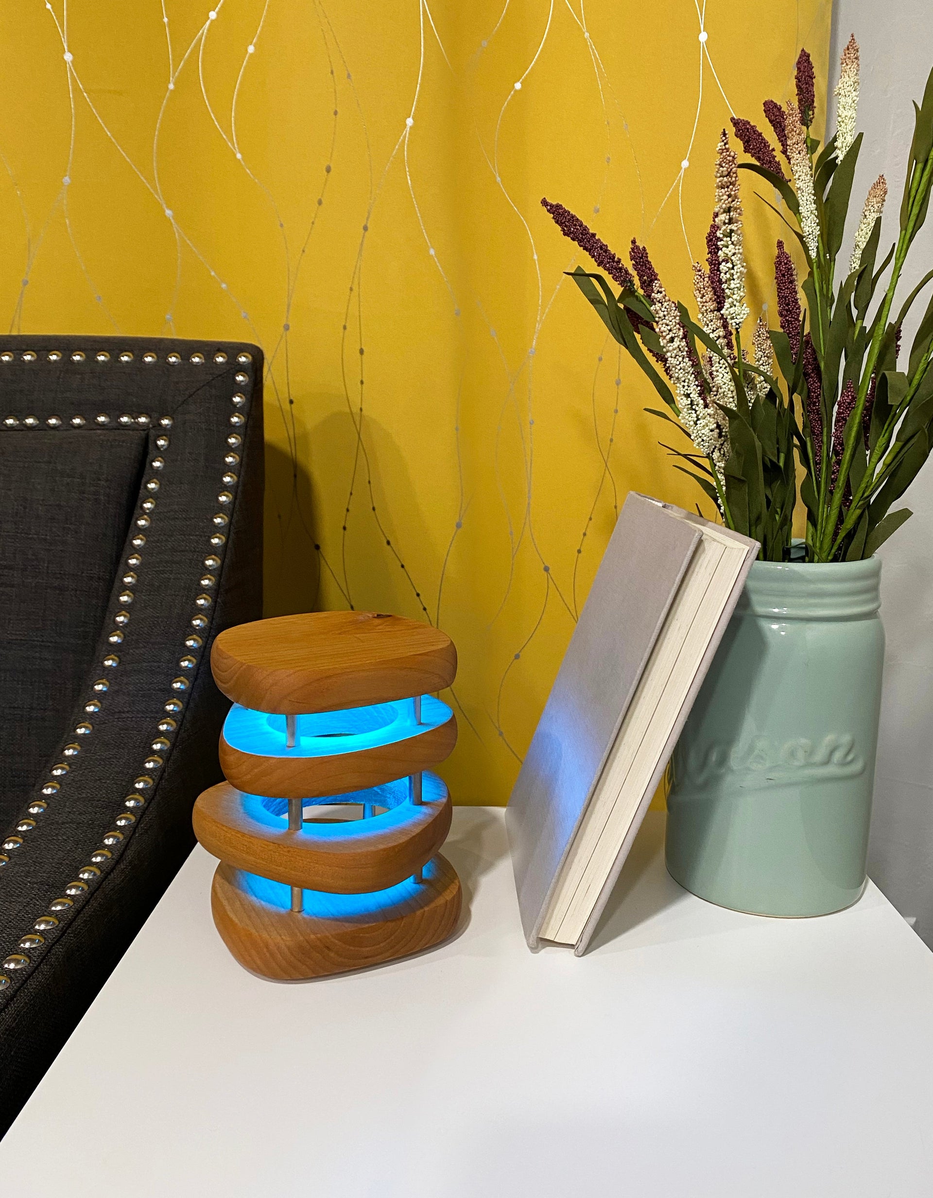Mid-Century Design Friendship Lamp – Retro Wi-Fi Touch Lamp | Stay Connected Through Time & Distance