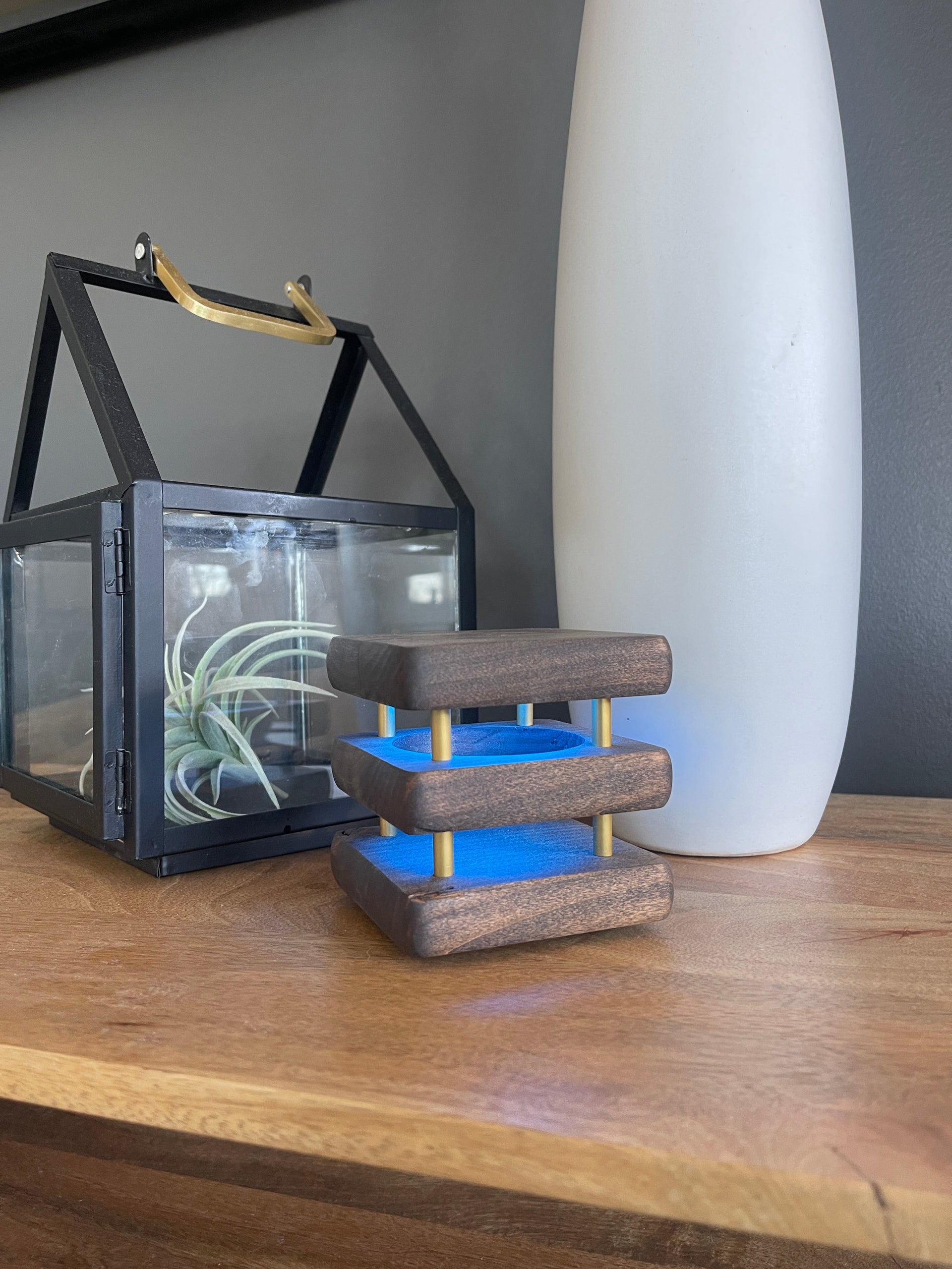 Mini Mid-Century Kona Design Friendship Lamp – Compact Retro Wi-Fi Touch Lamp for Long-Distance Connection