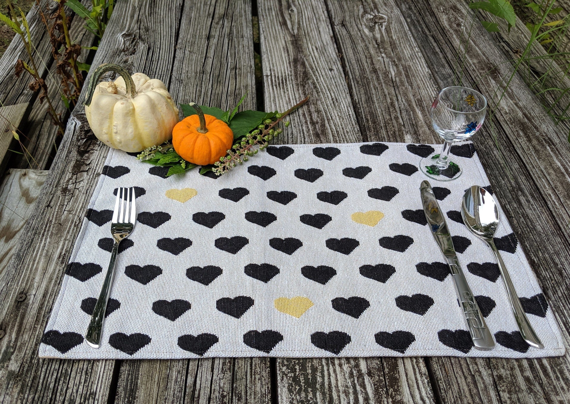 DaDa Bedding Set of 4-Pieces Lovely Yellow & Black Hearts Tapestry Dining Table Placemats 13” x 19” (18113)