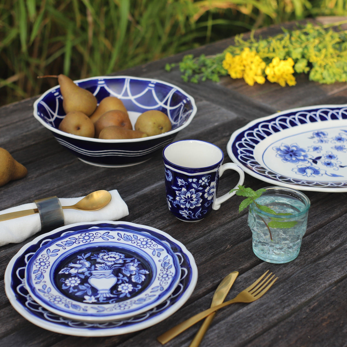 Blue Garden Stoneware 12-Inch Serving Bowl