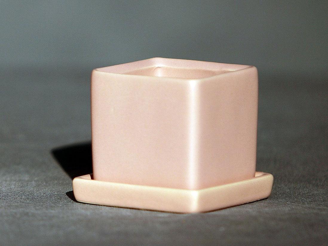 Cube Pot with Detached Saucers By Plantatorem