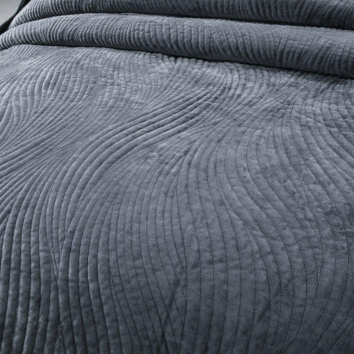 Tache Plush Dreams Steel Navy Blue Waves Velvet Quilt Set (JHW-852BL)
