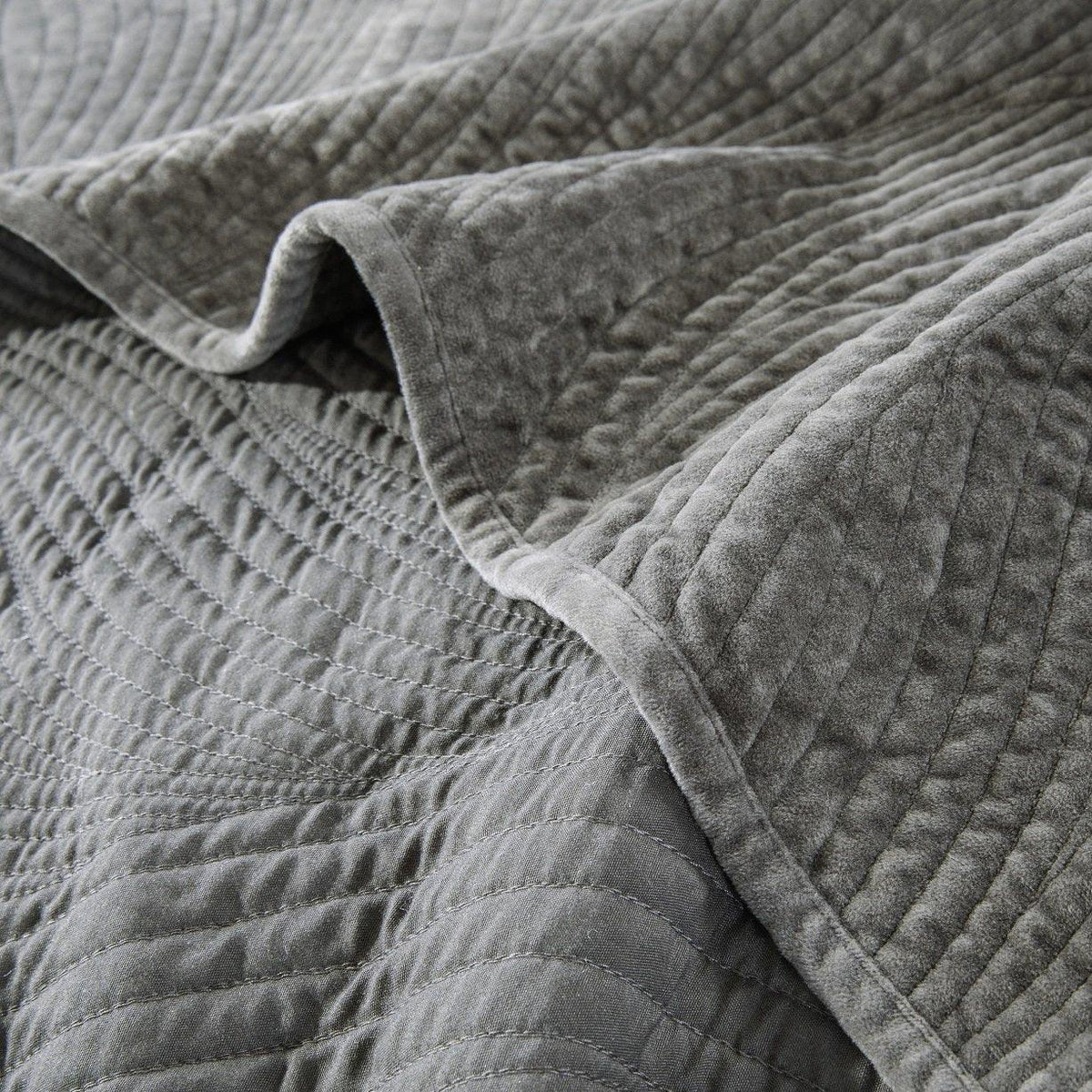 Tache Plush Dreams Dark Taupe Chocolate Waves Velvet Quilt Set (JHW-852BR)